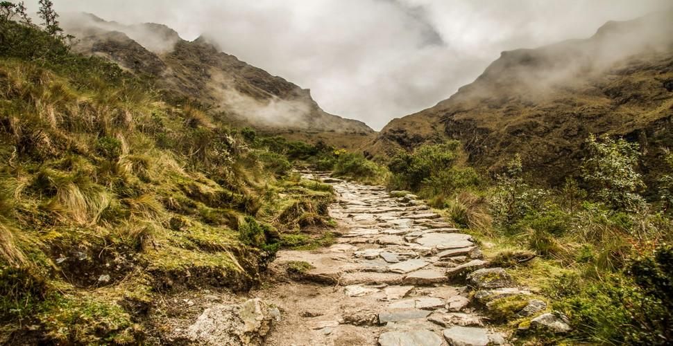 El Qhapaq Ñan y el camino de la Ruta Inka hacia el futuro Qhapaq Ñan, camino ancestral de integración de los pueblos originarios de los Andes.
