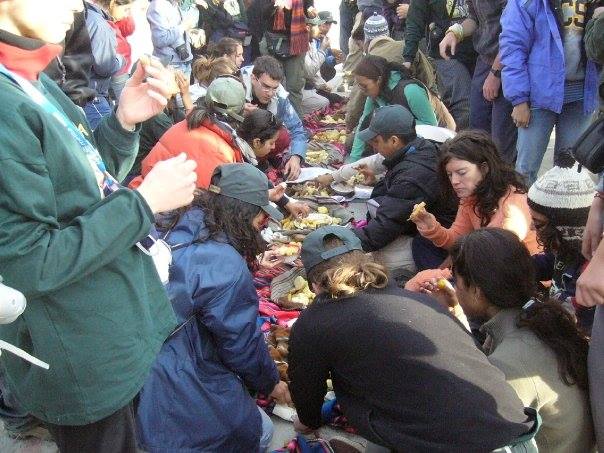 El Ayni no se declara: se practica.